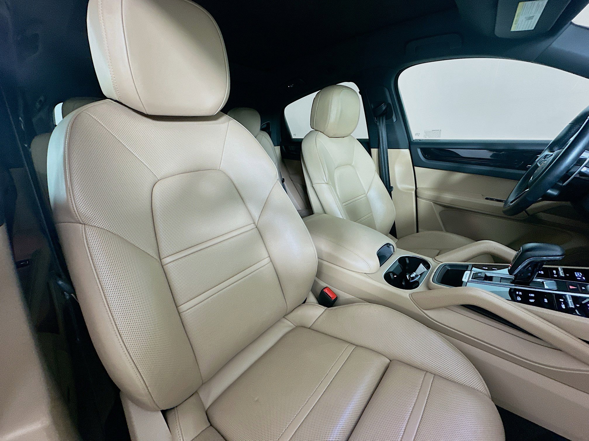 Used 2021 Porsche Cayenne Coupe image 41