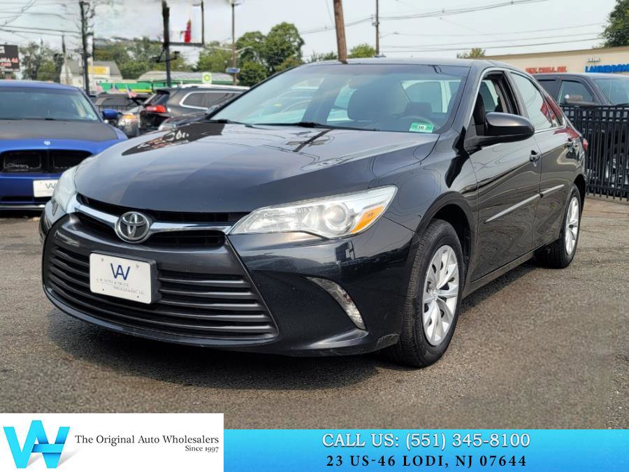 Used 2017 Toyota Camry LE image 3