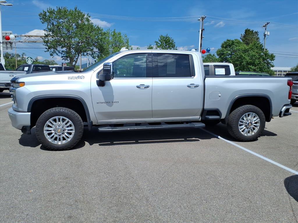 Used 2022 Chevrolet Silverado 2500 High Country AWD/4WD image 2