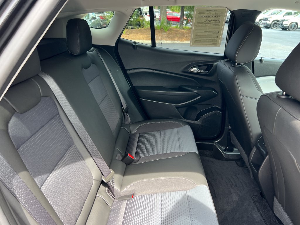 Used 2024 Chevrolet Trax LT w/ Driver Confidence Package FWD image 17