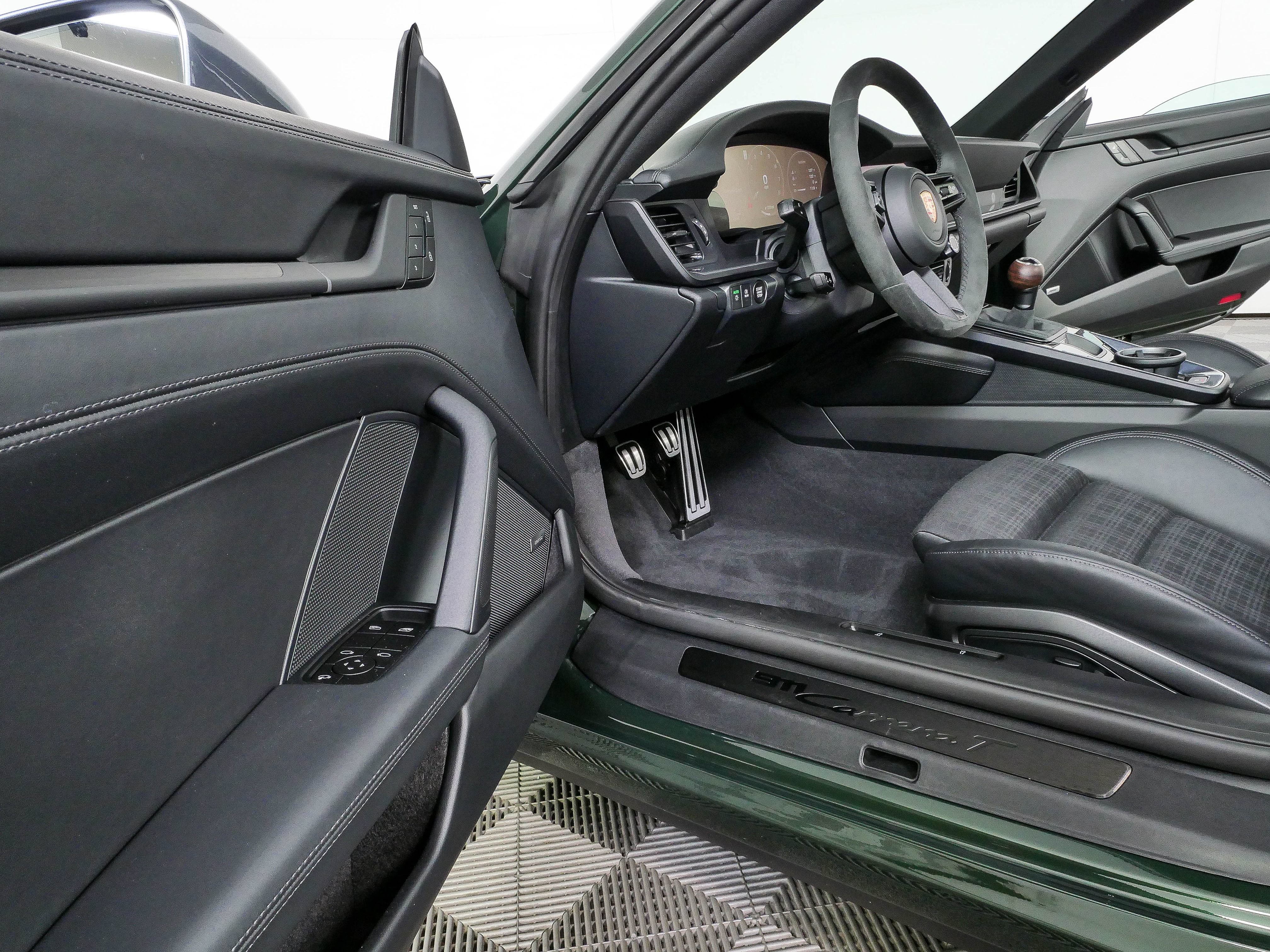 Certified 2026 Porsche 911 Carrera RWD image 8