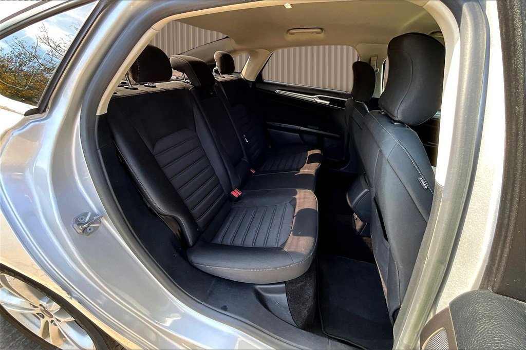 Used 2018 Ford Fusion SE image 27