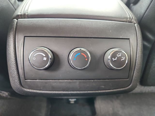 Used 2016 Chevrolet Traverse LT w/ Style and Technology Package FWD image 19