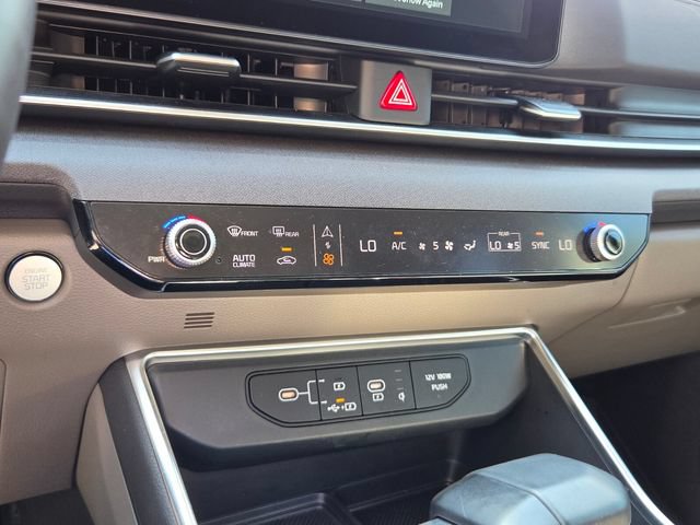 Used 2025 Kia Carnival EX FWD image 20