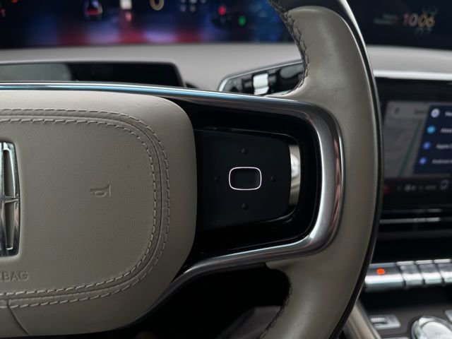 Used 2025 Lincoln Nautilus Premier image 28