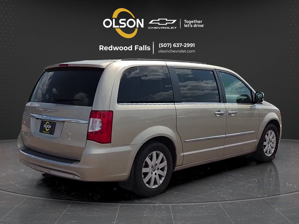 Used 2012 Chrysler Town & Country Touring-L w/ Driver Convenience Group FWD image 5