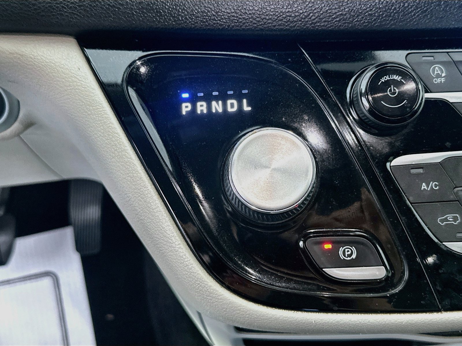 Used 2022 Chrysler Pacifica Touring-L FWD image 14