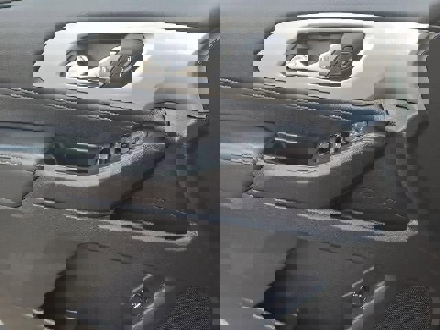 Used 2023 Chevrolet Traverse LT image 16