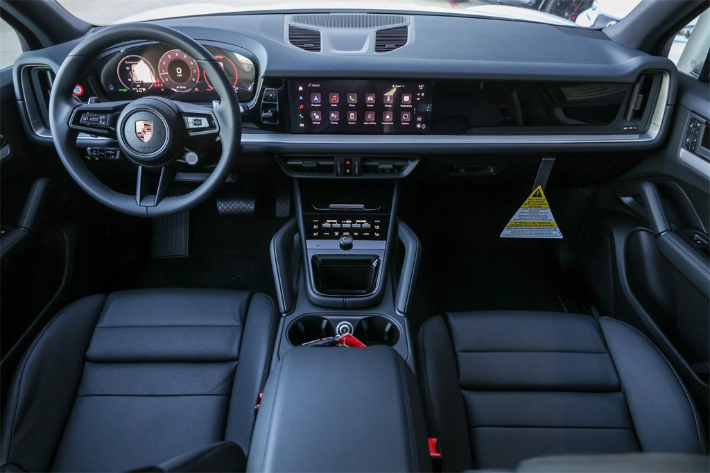 Used 2025 Porsche Cayenne image 23