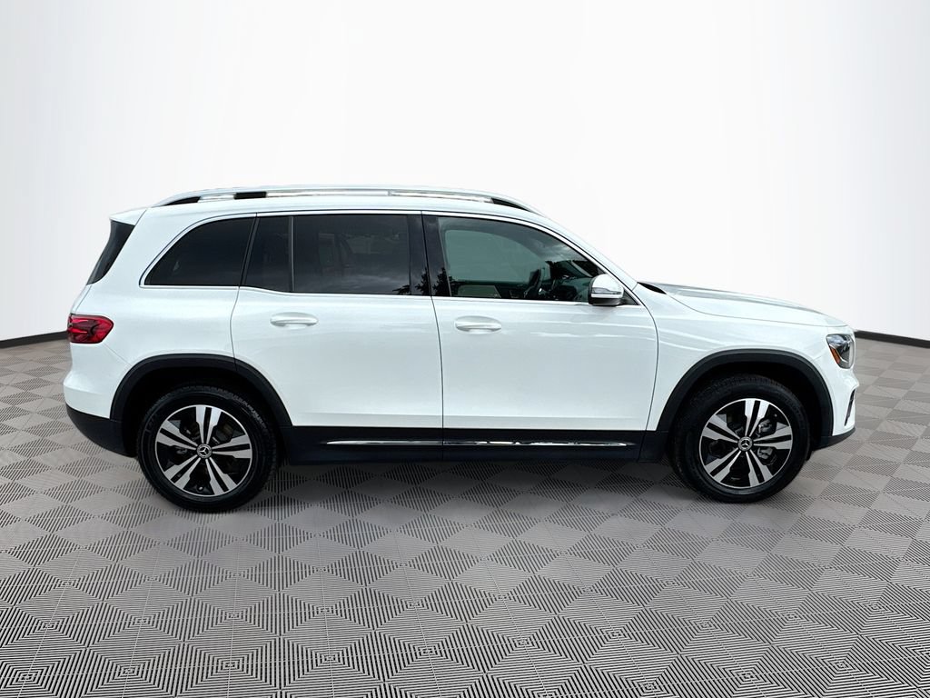 Used 2025 Mercedes-Benz GLB 250 4MATIC image 5