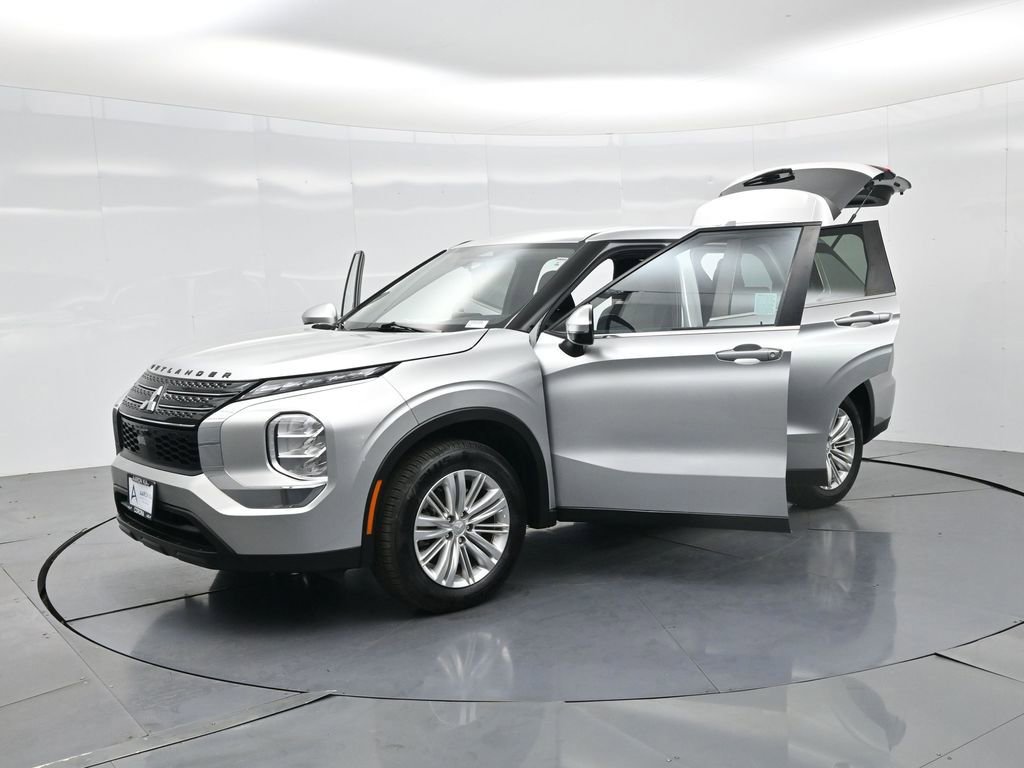 Used 2022 Mitsubishi Outlander ES image 22