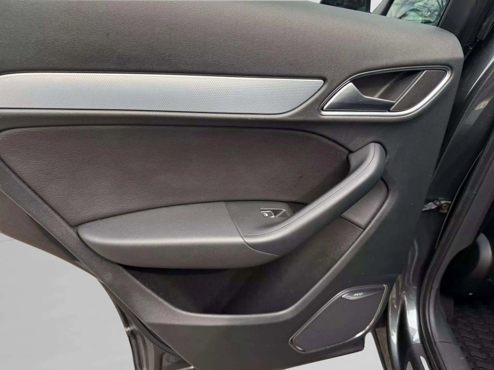 Used 2018 Audi Q3 2.0T Premium Plus w/ Premium Plus Package image 17