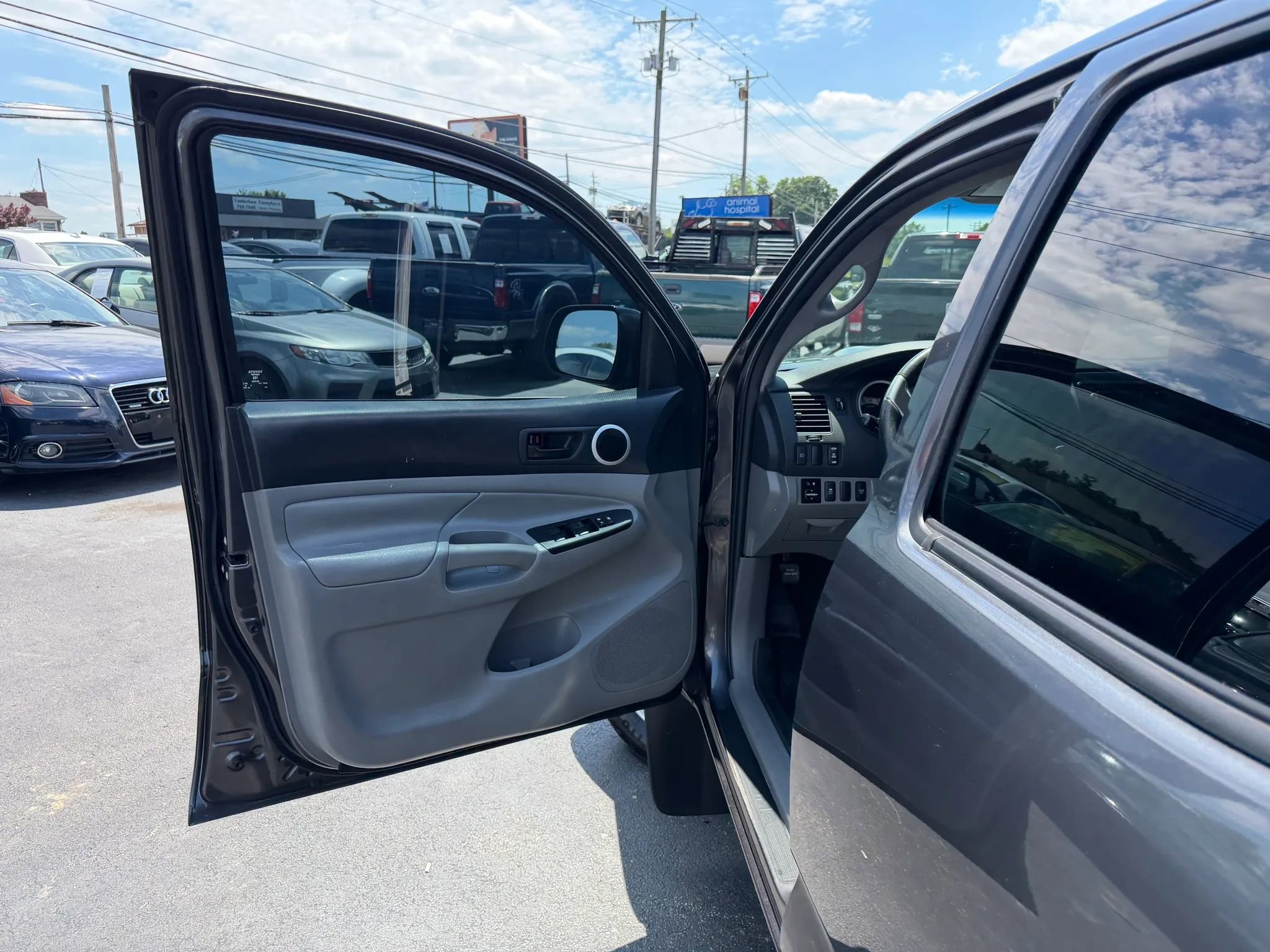 Used 2015 Toyota Tacoma 4x4 Double Cab w/ TRD Sport Package image 29