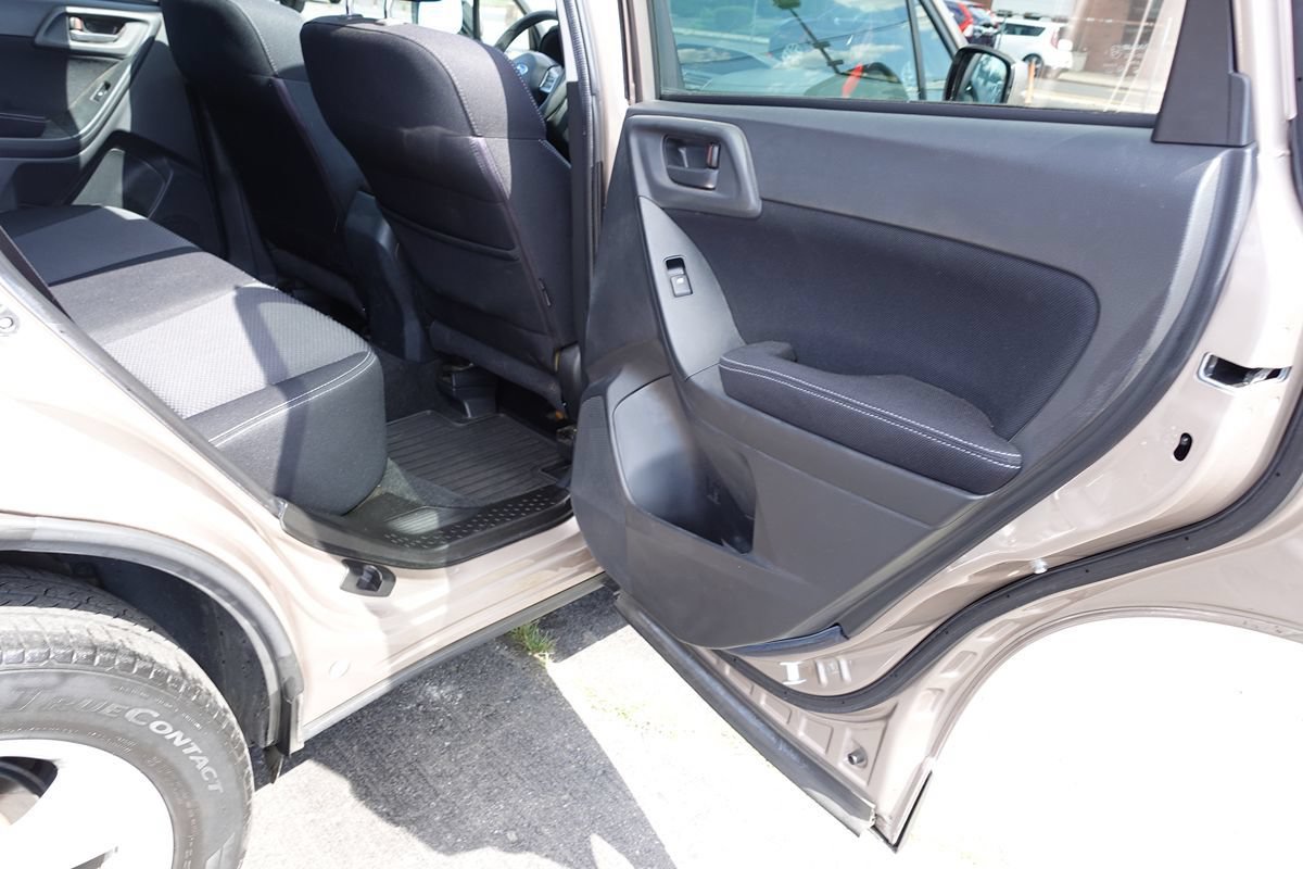 Used 2015 Subaru Forester 2.5i Premium w/ All-Weather Package AWD/4WD image 23