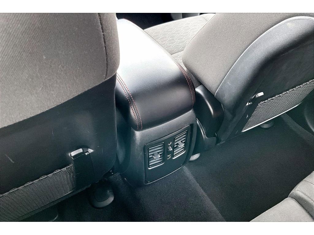 Certified 2025 Dodge Durango GT image 32