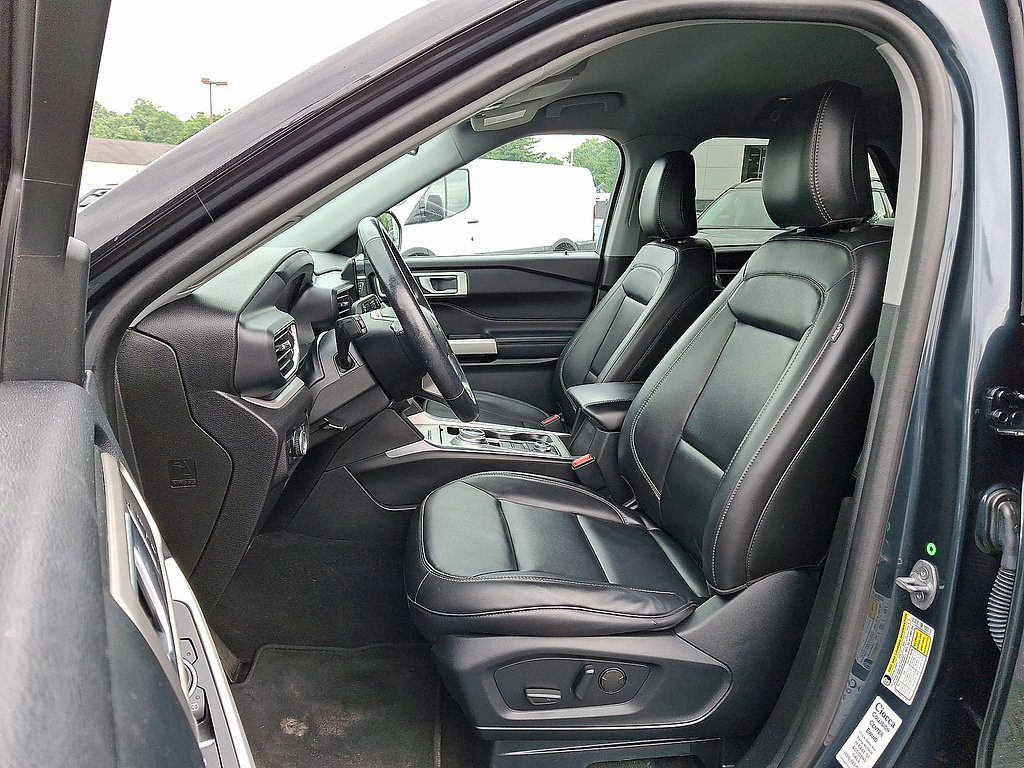 Certified 2023 Ford Explorer XLT w/ Equipment Group 202A AWD/4WD image 11