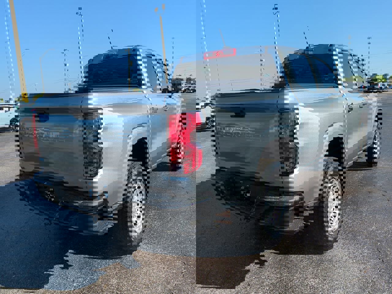 Used 2024 Chevrolet Colorado W/T image 4