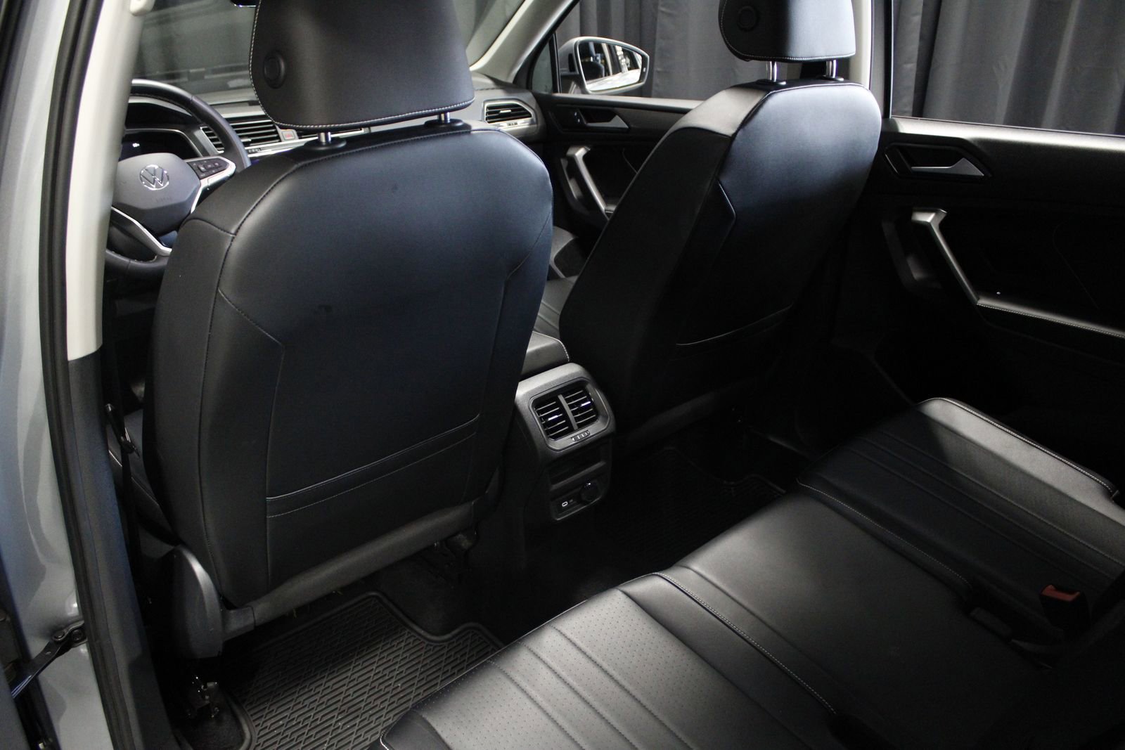 Used 2022 Volkswagen Tiguan SE image 39