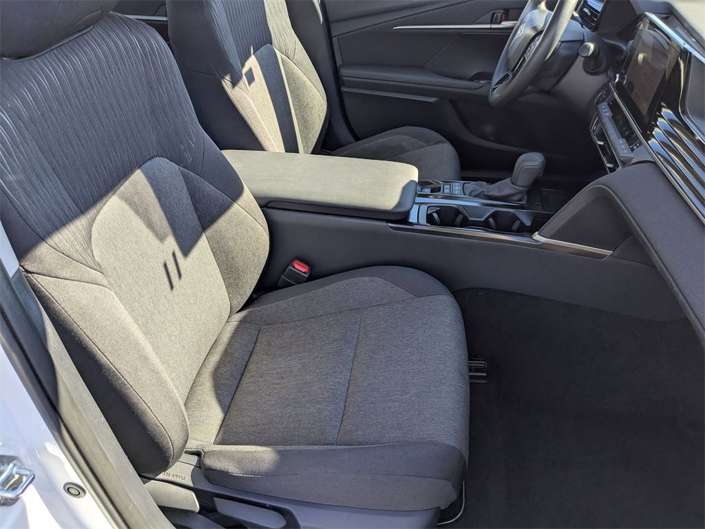 Used 2025 Toyota Camry SE image 34