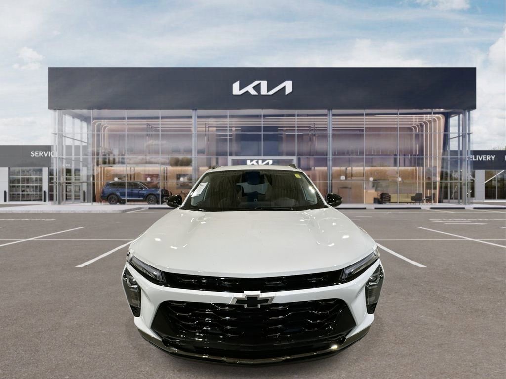 Used 2025 Chevrolet Trax ACTIV w/ Driver Confidence Package image 3