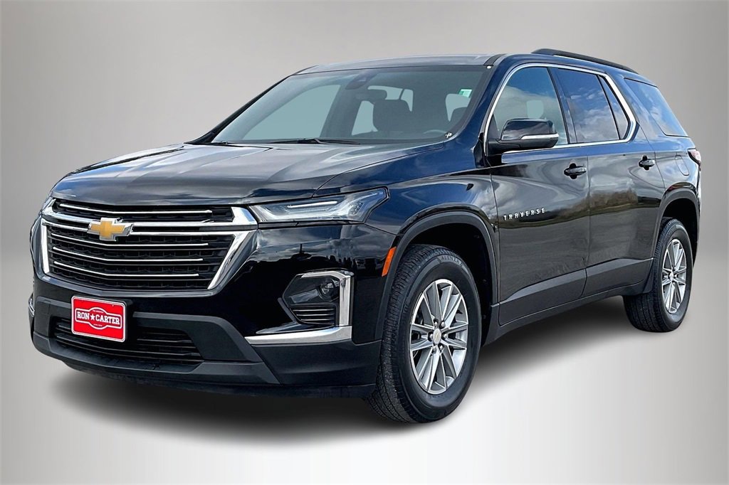 Used 2022 Chevrolet Traverse LT image 2