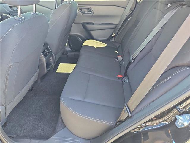 Used 2025 Nissan Rogue S AWD/4WD image 18