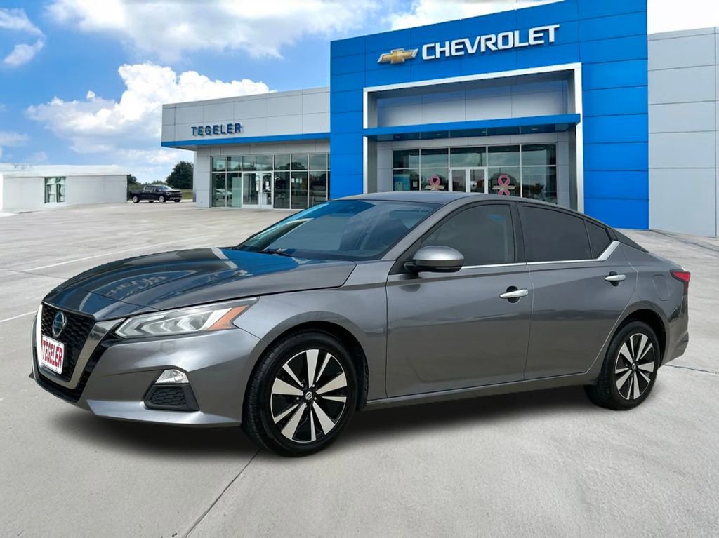 Used 2022 Nissan Altima 2.5 SV w/ SV Premium Package
