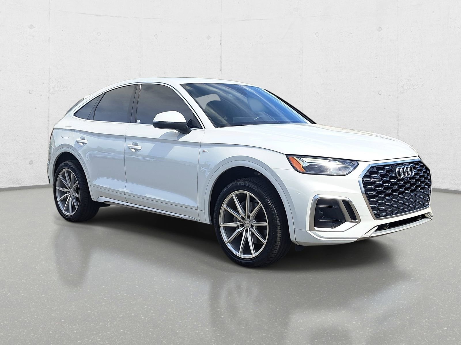 Used 2021 Audi Q5 2.0T Premium w/ Convenience Package image 3