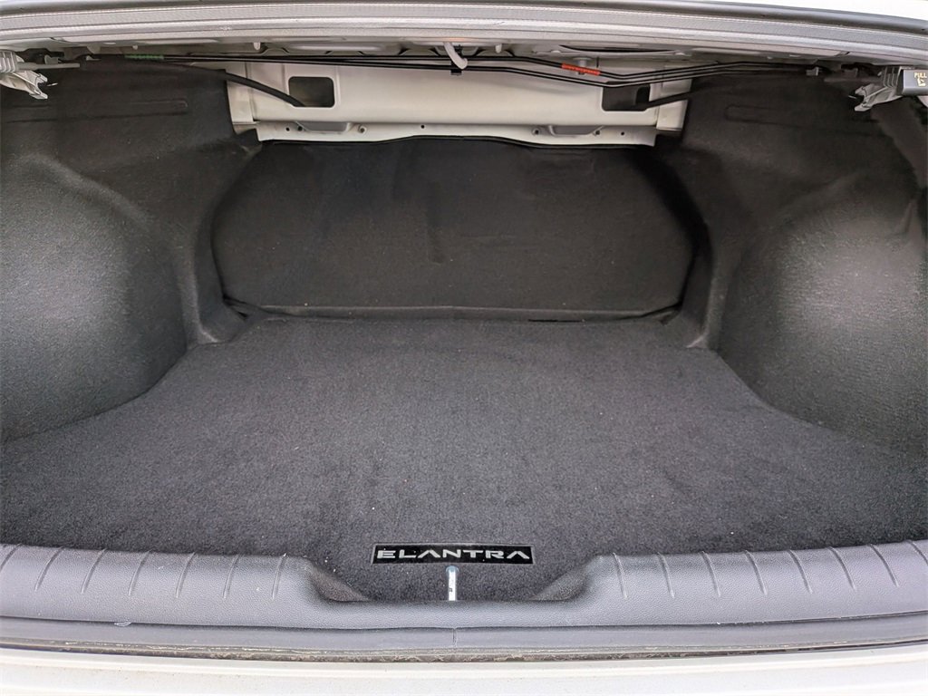 Certified 2025 Hyundai Elantra Sport w/ Cargo Package image 6
