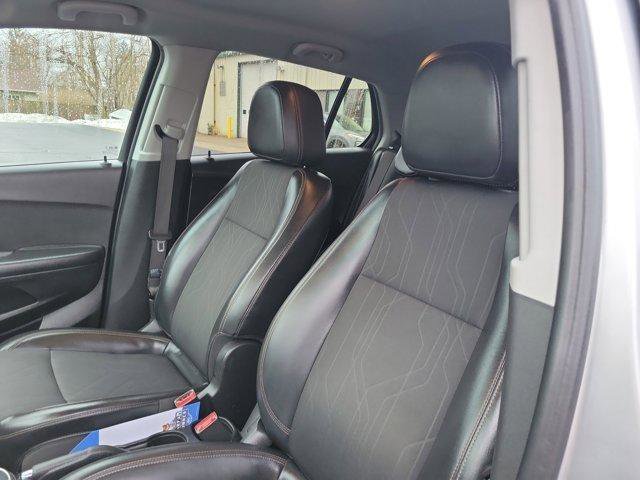 Used 2021 Chevrolet Trax LT w/ Redline Edition image 18