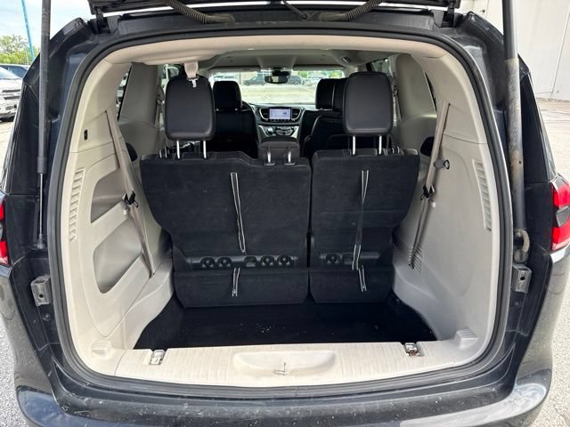 Used 2022 Chrysler Pacifica Touring-L FWD image 15