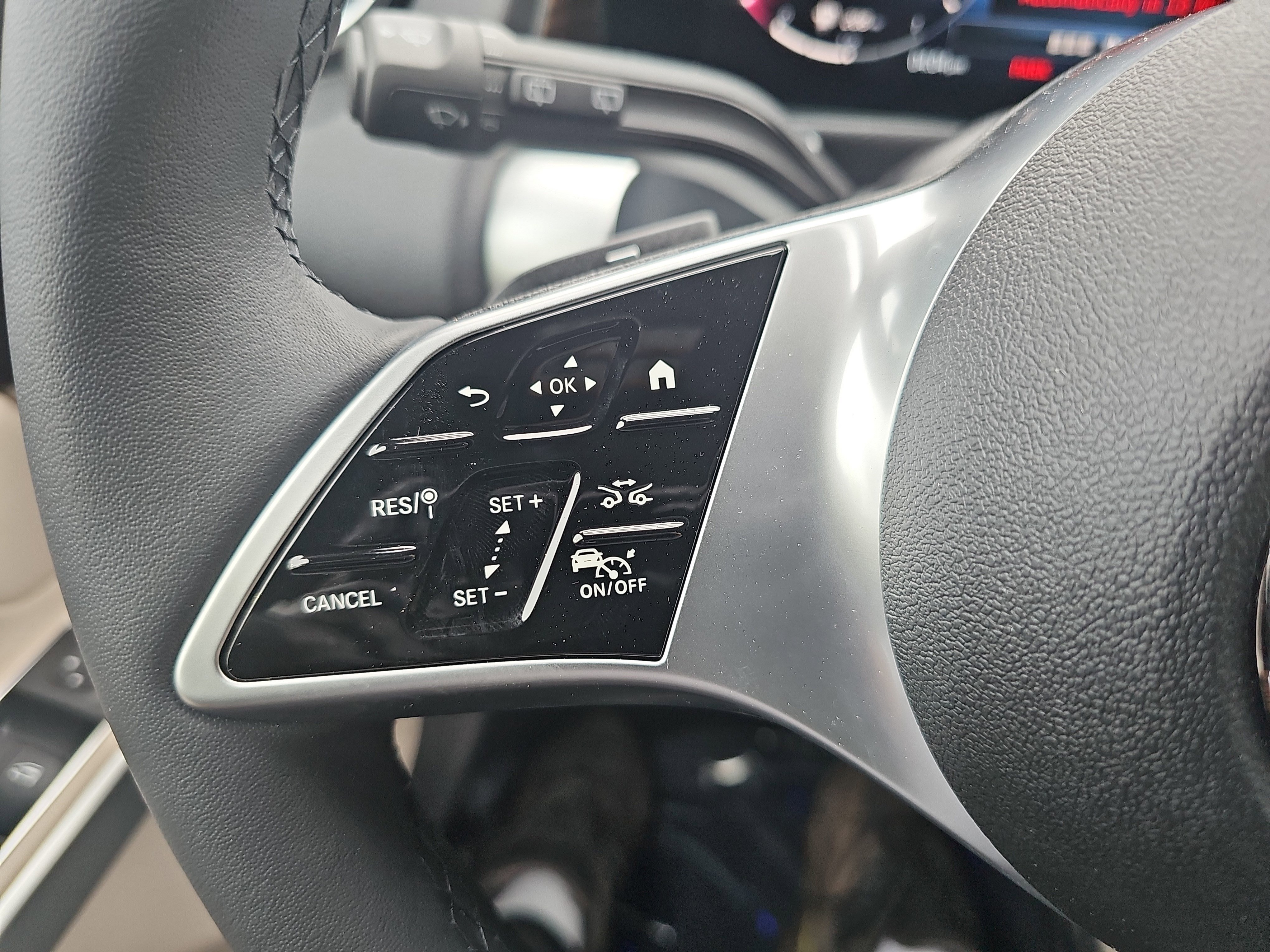 New 2026 Mercedes-Benz GLB 250 4MATIC image 17