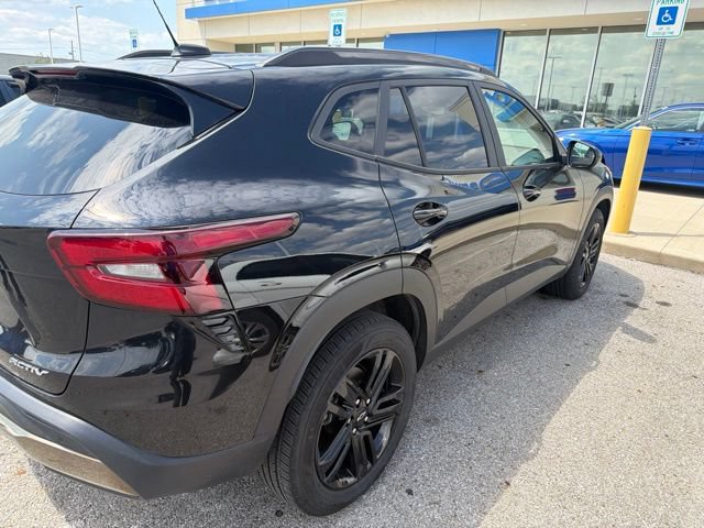 Used 2024 Chevrolet Trax ACTIV w/ Sunroof Package FWD image 5