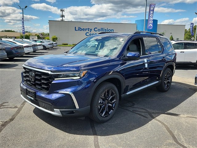 New 2025 Honda Pilot Touring image 3