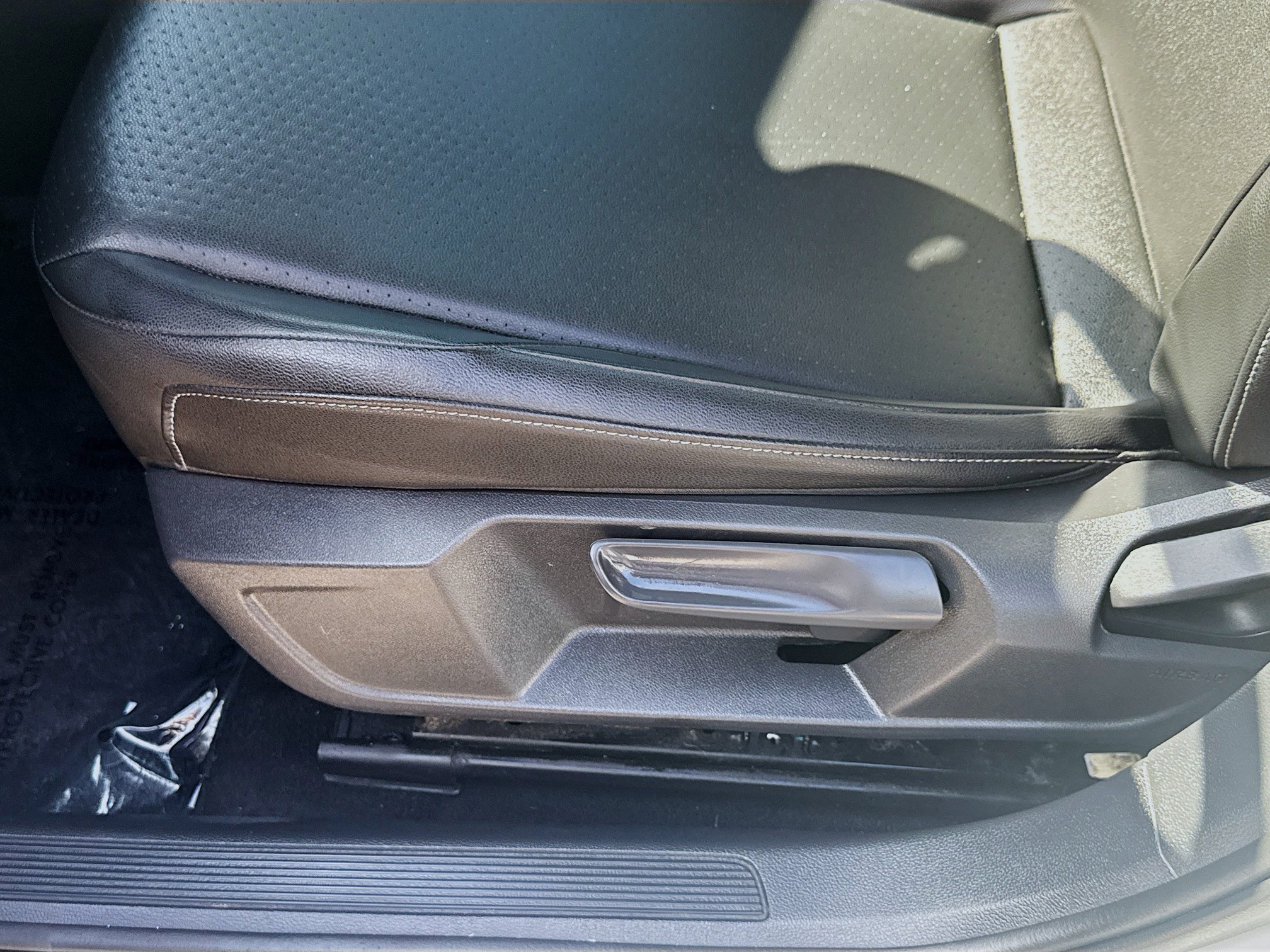 Used 2019 Volkswagen Jetta SE w/ Cold Weather Package FWD image 17
