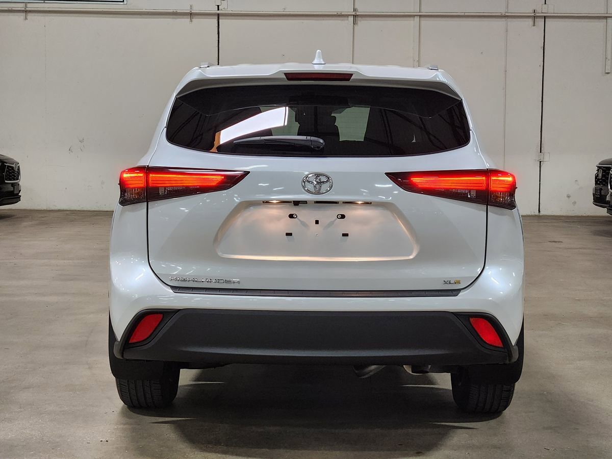 Used 2024 Toyota Highlander XLE FWD image 10
