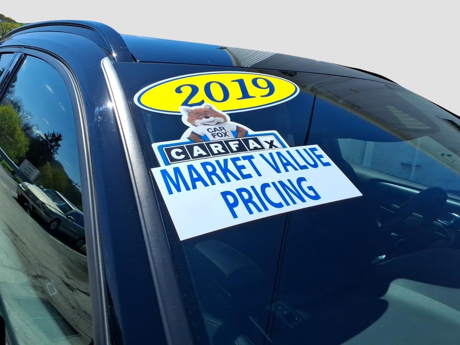 Used 2019 Volvo XC40 T5 R-Design image 9