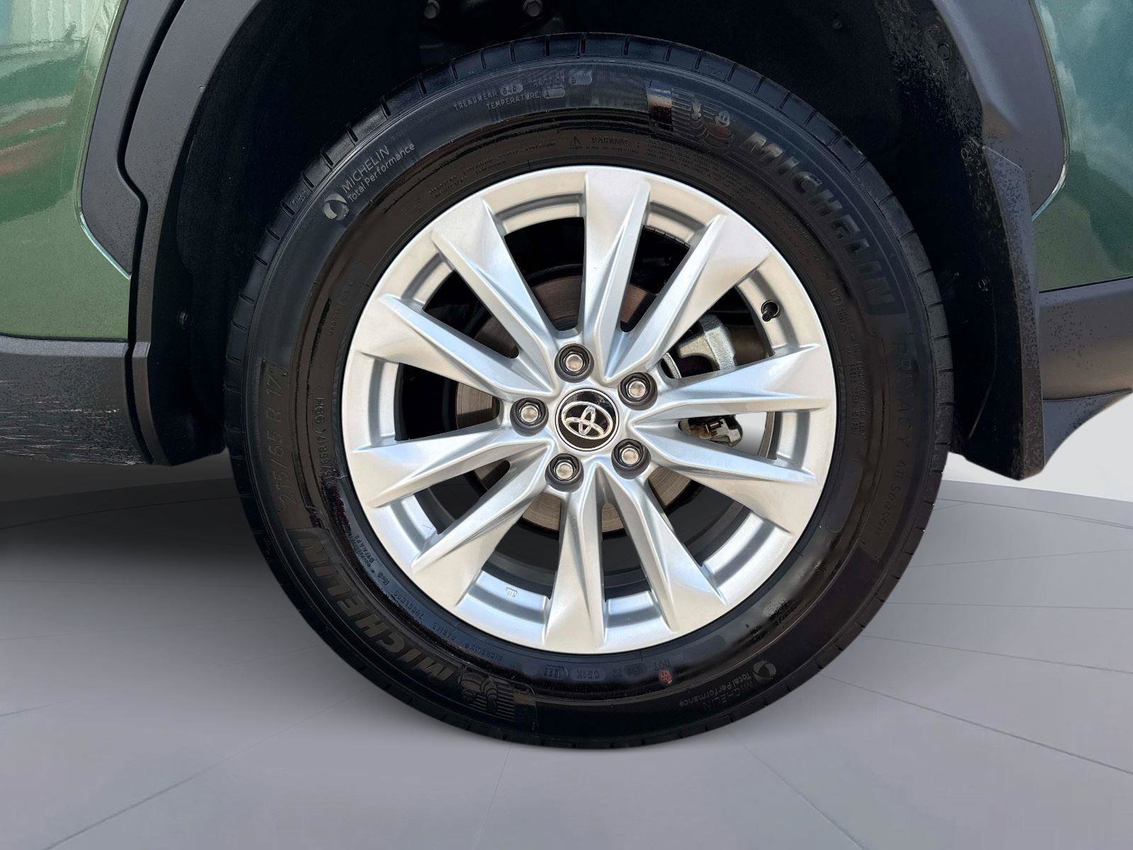 Used 2025 Toyota Corolla Cross LE image 10