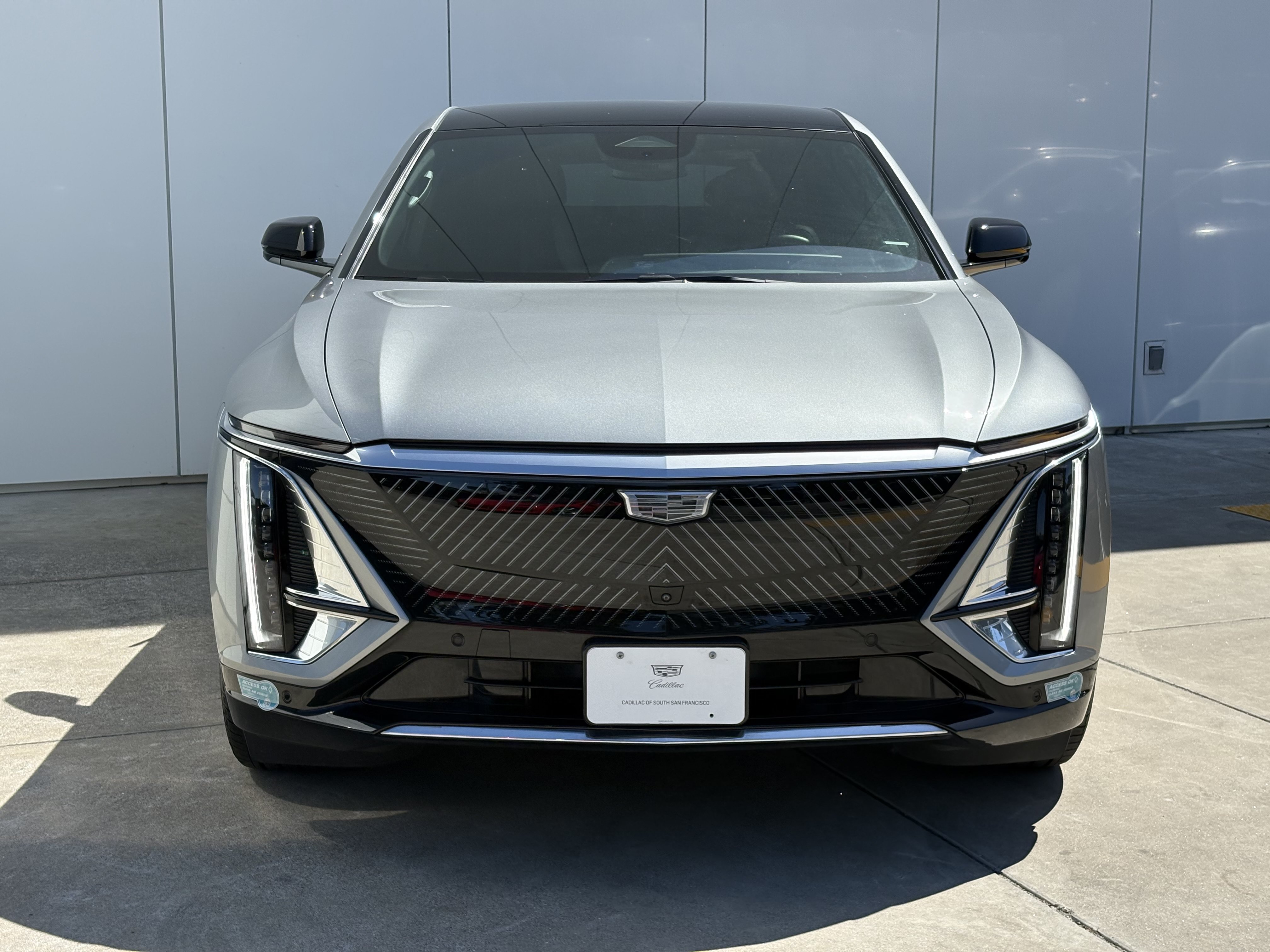 Used 2024 Cadillac Lyriq Luxury AWD/4WD image 3