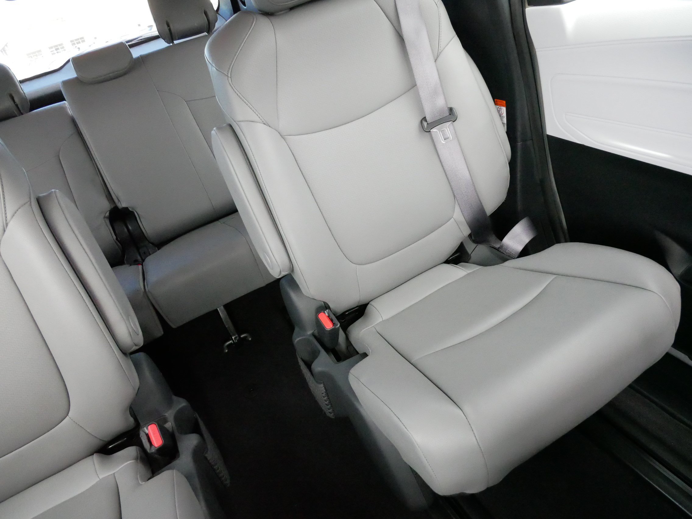 Used 2025 Toyota Sienna XLE w/ XLE Plus Package AWD/4WD image 14