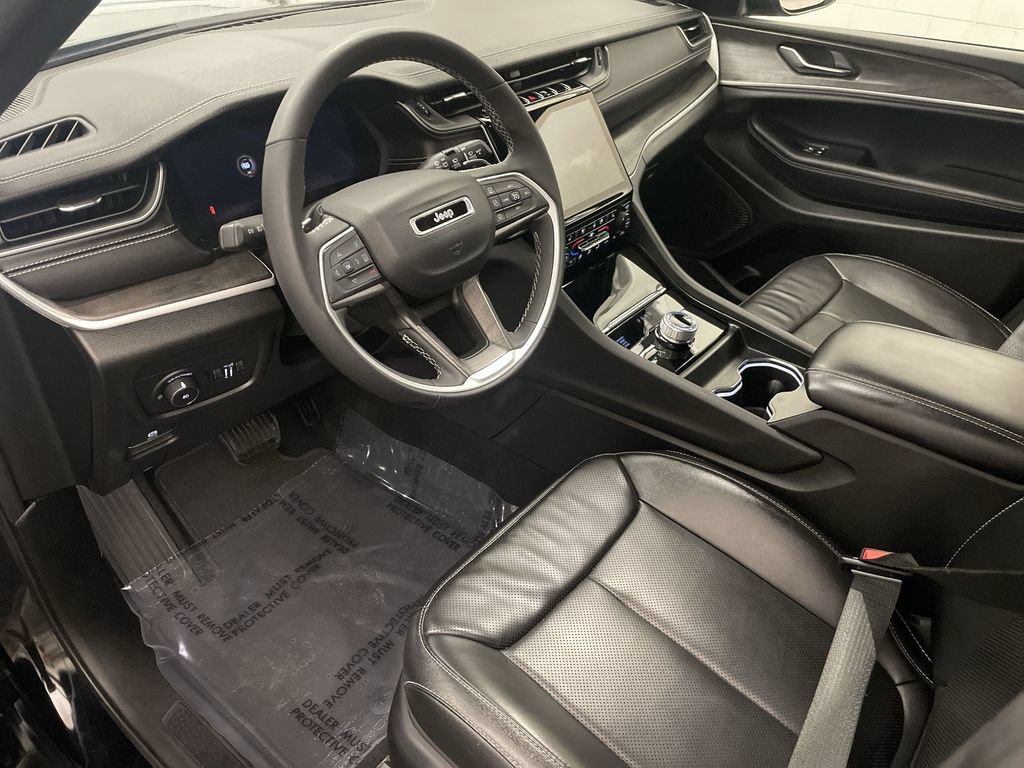 Used 2024 Jeep Grand Cherokee Limited w/ Luxury Tech Group II AWD/4WD image 5