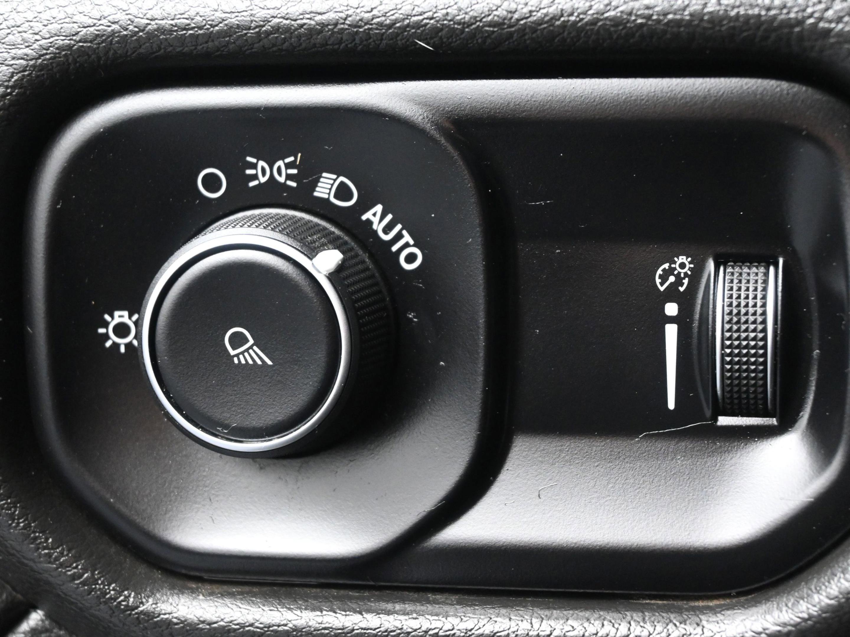 Used 2024 RAM 2500 Tradesman w/ Chrome Appearance Group image 21