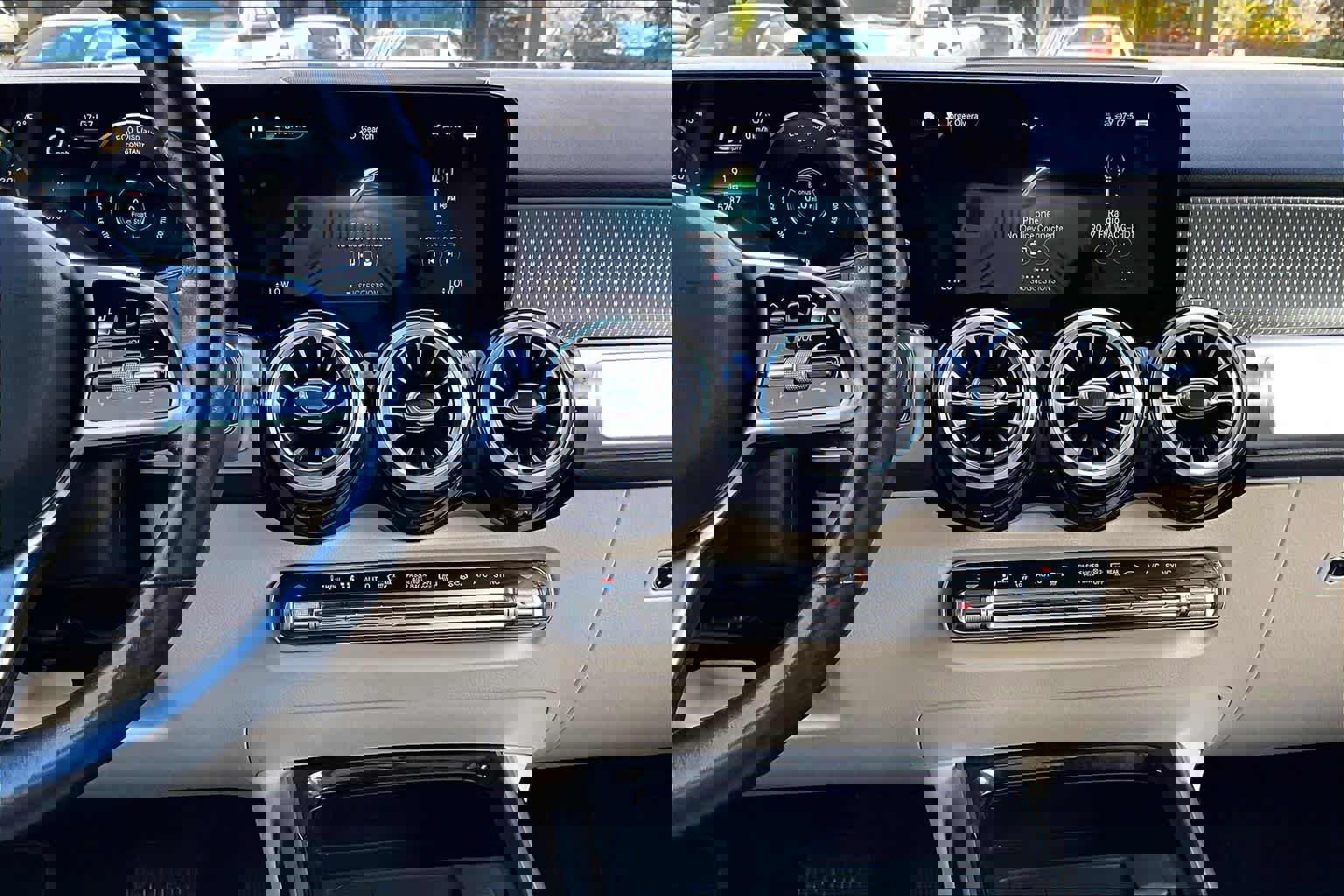 Used 2020 Mercedes-Benz GLB 250 GLB 250 w/ Premium Package image 7