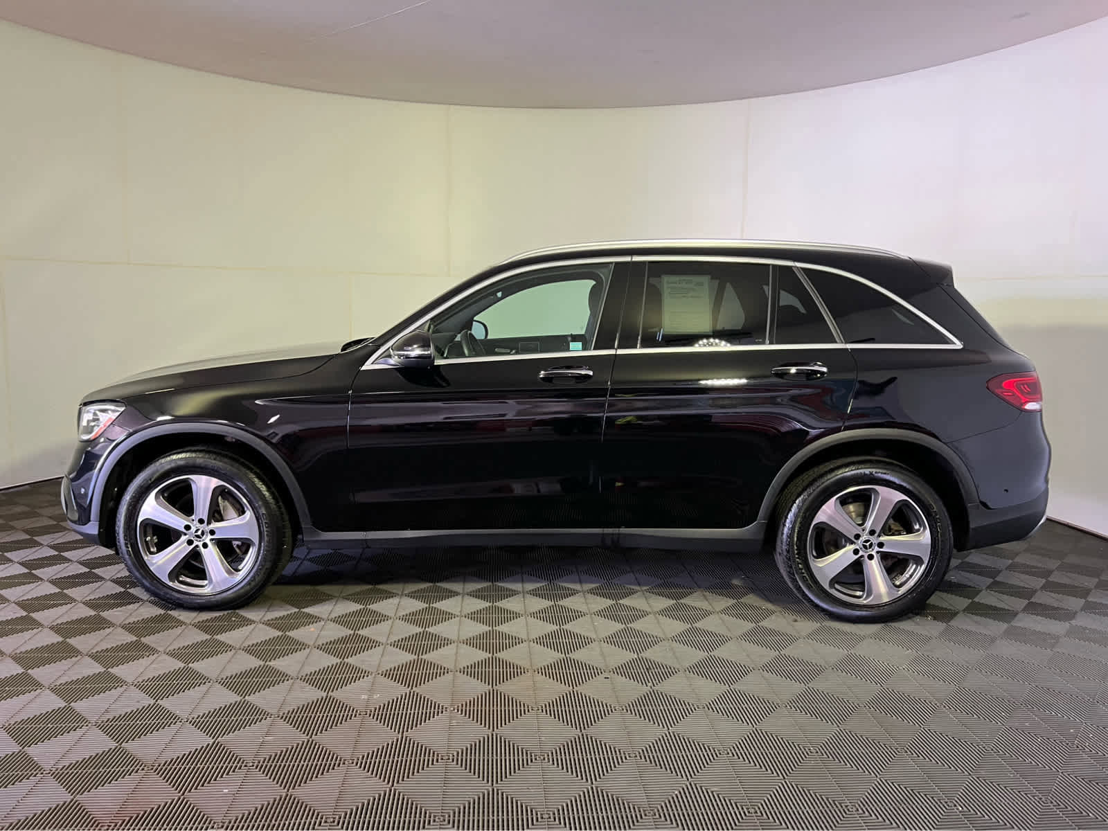 Used 2022 Mercedes-Benz GLC 300 4MATIC image 4