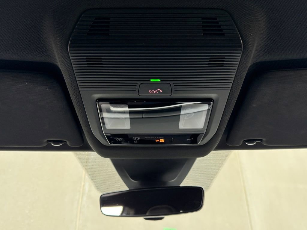 Used 2024 Volkswagen Atlas Cross Sport SE image 32