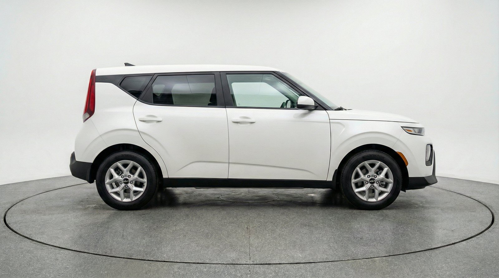 Used 2025 Kia Soul LX w/ LX Technology Package FWD image 11