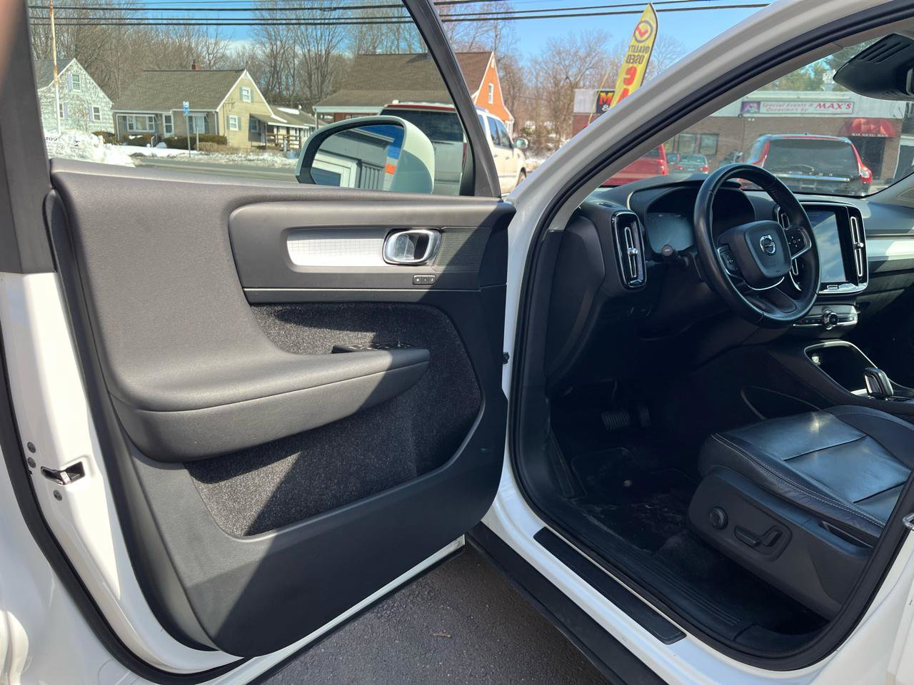 Used 2019 Volvo XC40 T5 Momentum image 10