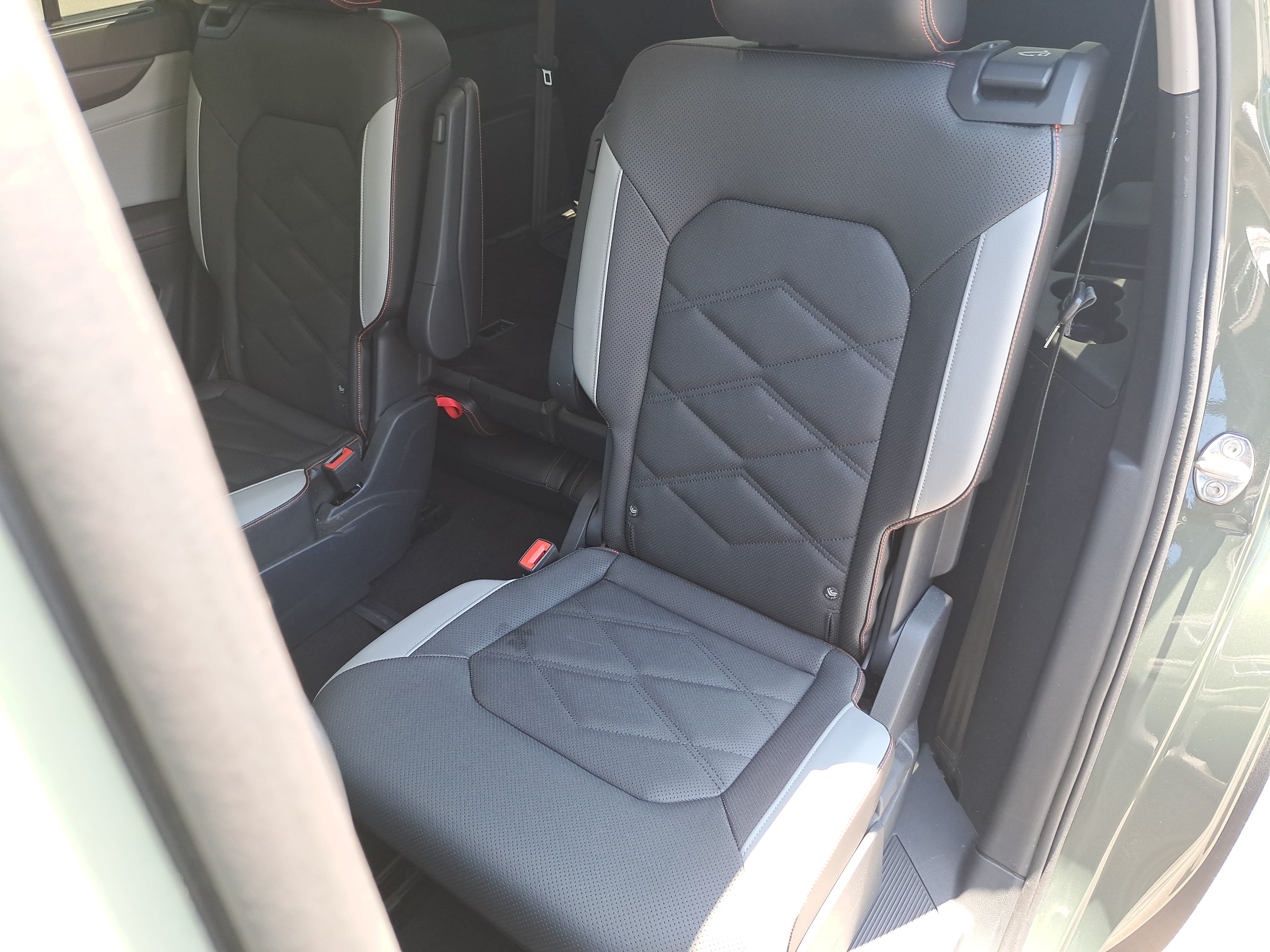 Used 2024 Volkswagen Atlas Peak Edition SEL AWD/4WD image 15