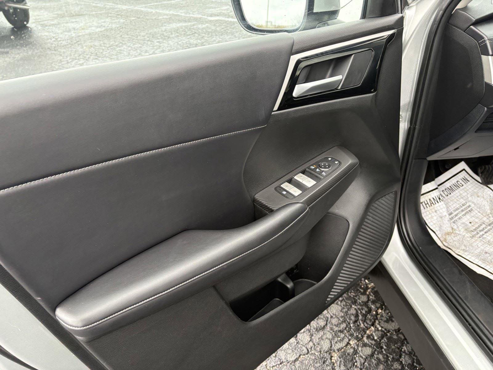 Used 2024 Mitsubishi Outlander SE image 14