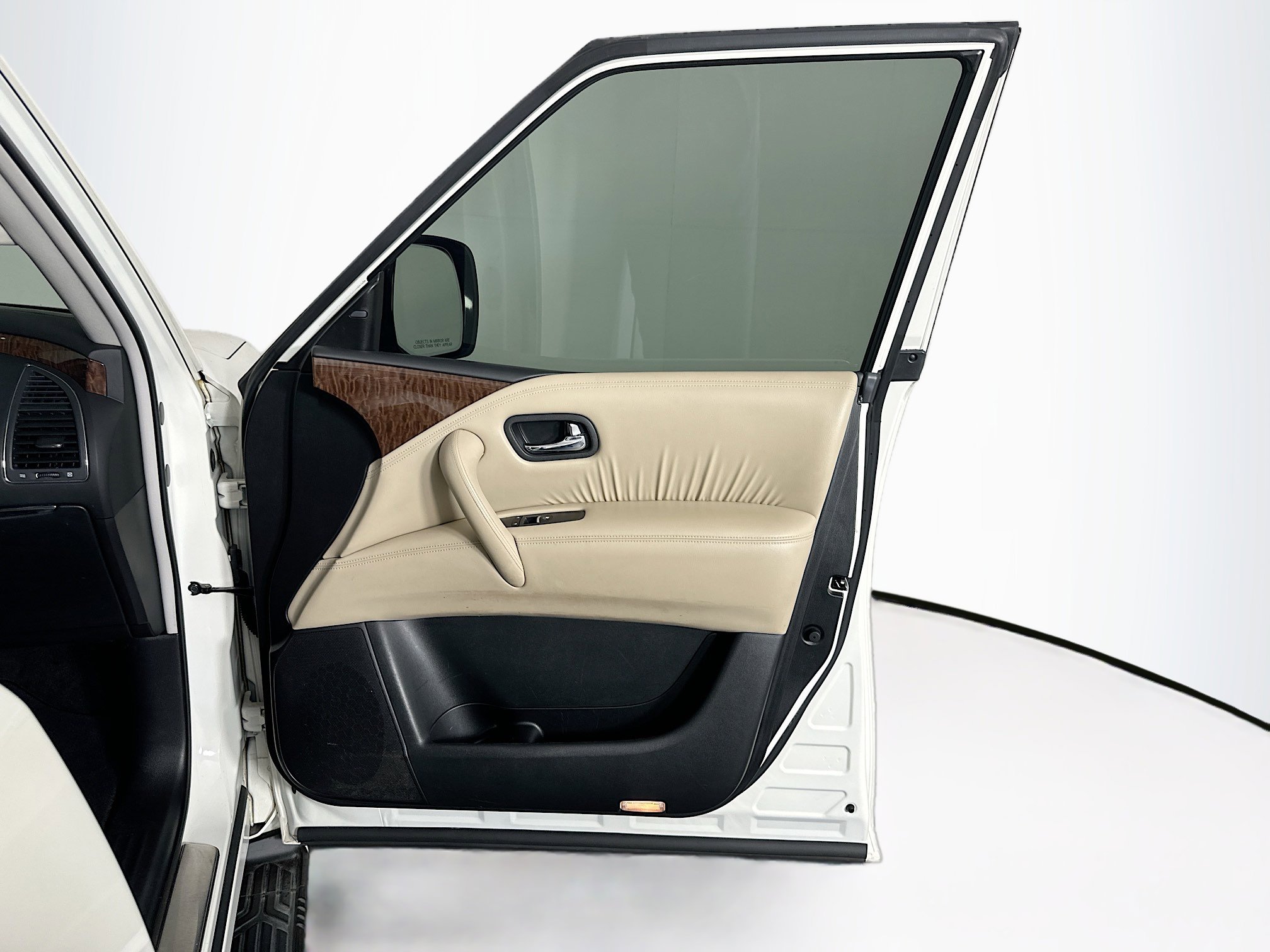 Used 2019 Nissan Armada Platinum w/ Interior Lighting Package image 35